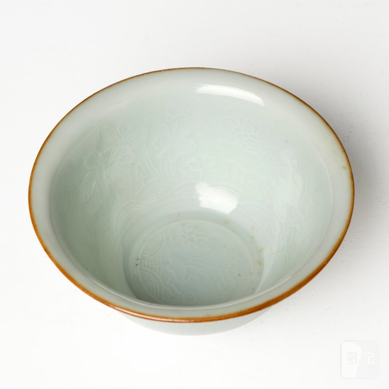 A moulded white-glazed 'anhua' decorated cup, - 图7